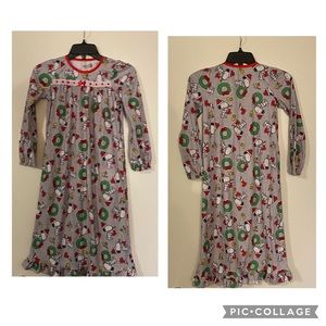 Peanuts Charlie Brown Nightgown size Medium.